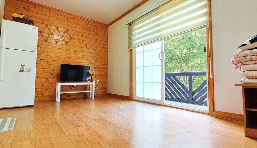 Hotel Jirisan Yeonriji Pension