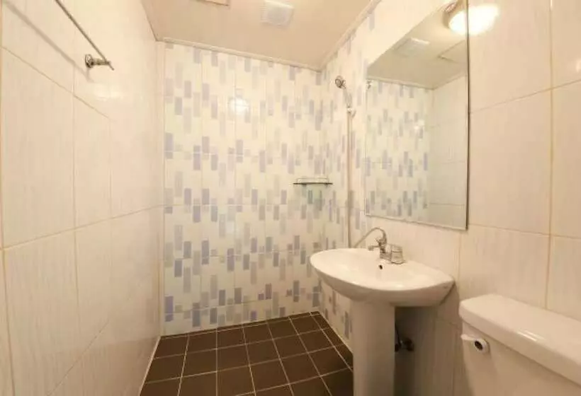 Motelli Jinju The First