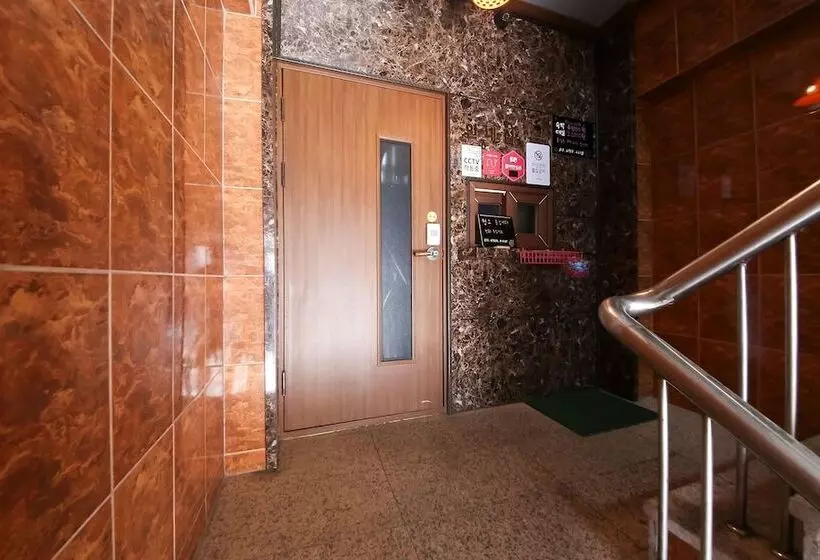 Motelli Jinju The First