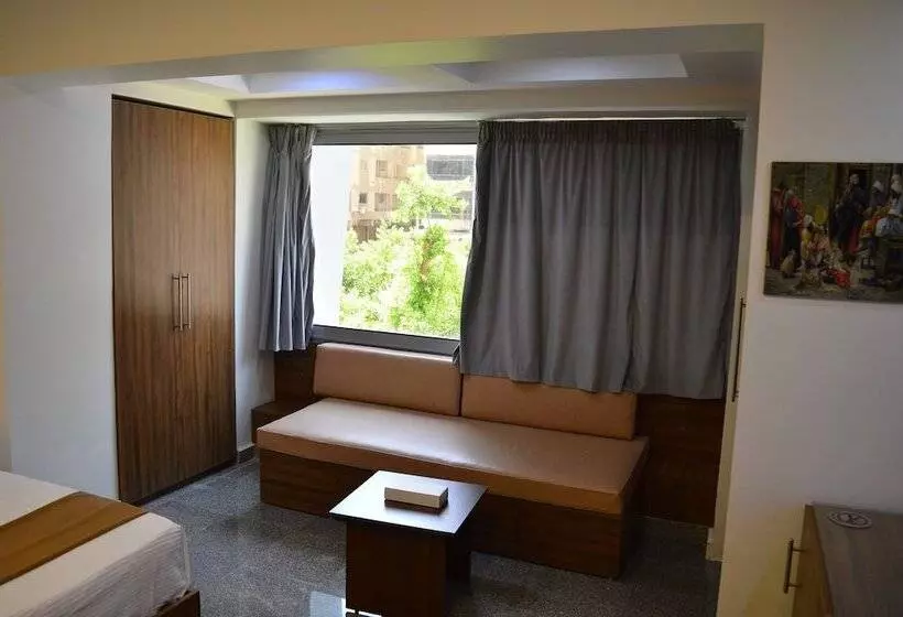 مُتل Royal Inn Residence