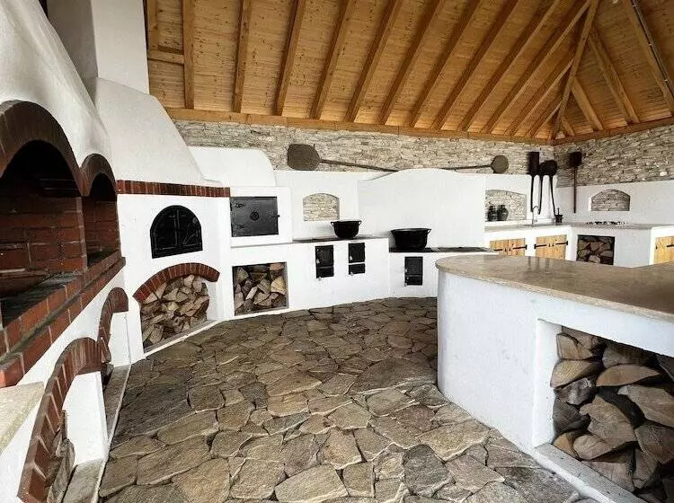 Majatalo 5 Chirpici - Small Traditional Resort