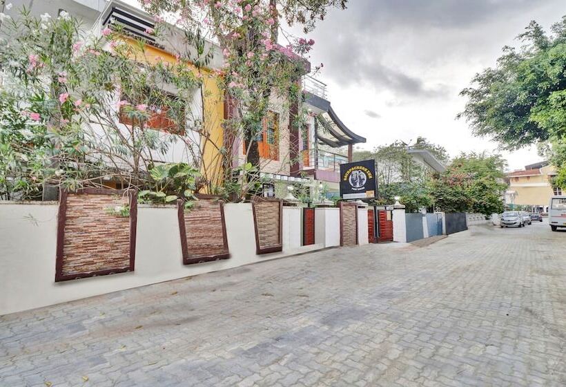 Pensionat Treebo Backpackers Inn