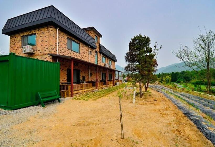 Yongin Unhak Pension