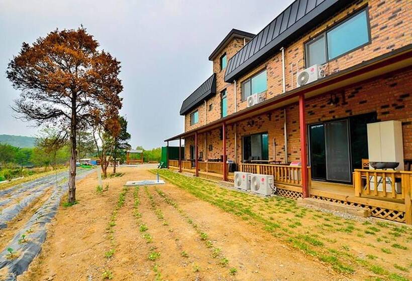 Yongin Unhak Pension