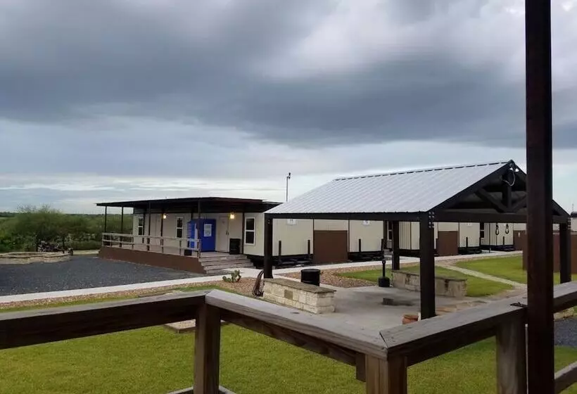 The Armadillo Hotel Karnes City