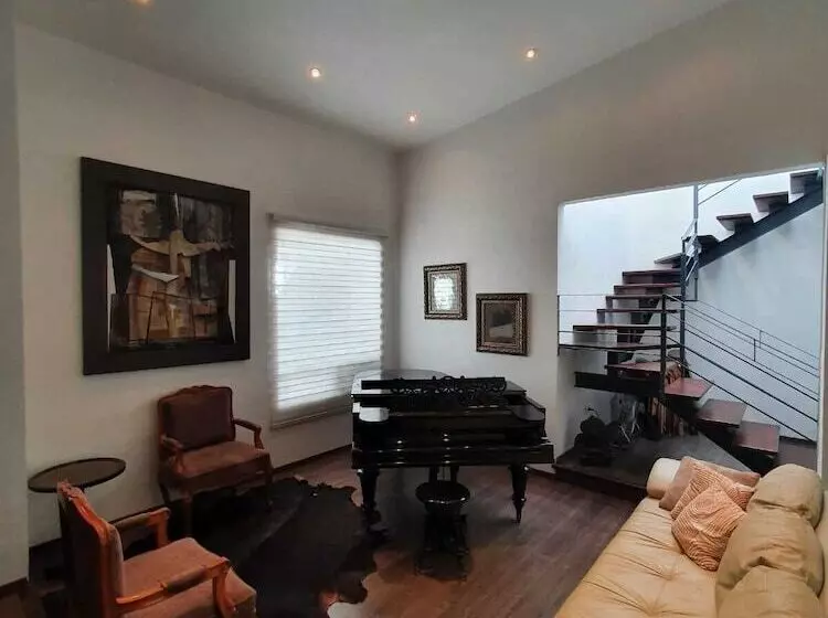 ホテル Boutique Quince & 15