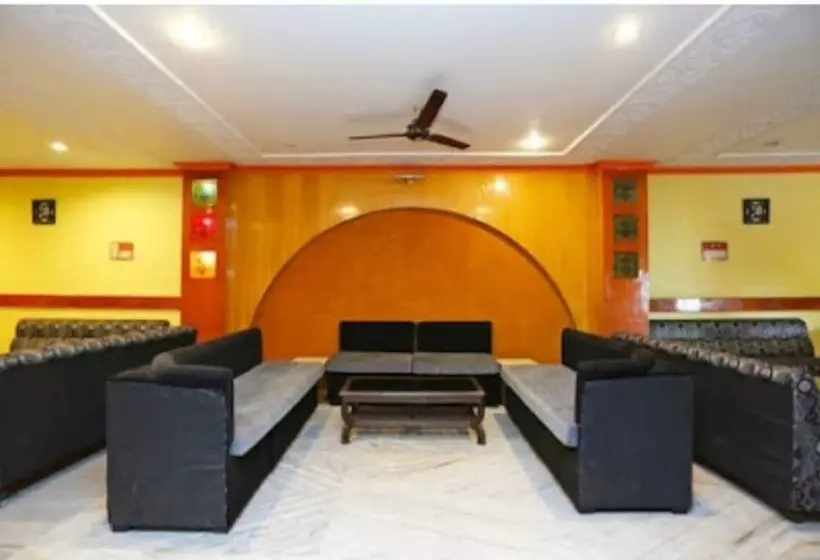 Hotelli Goroomgo Sharda Regency Raipur