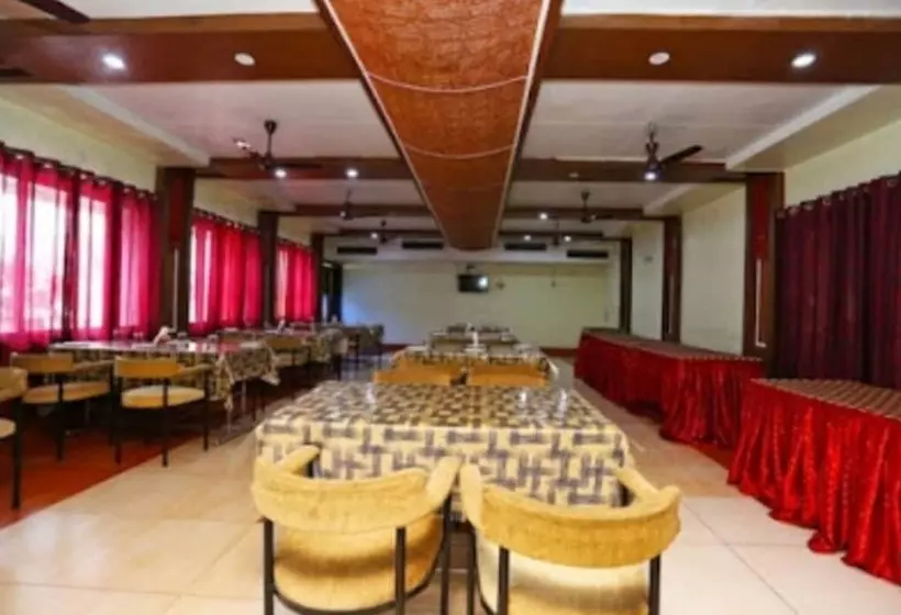 Hotelli Goroomgo Sharda Regency Raipur