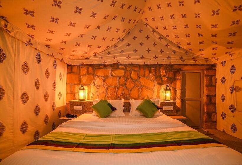 Hotel The Carvaan Resort