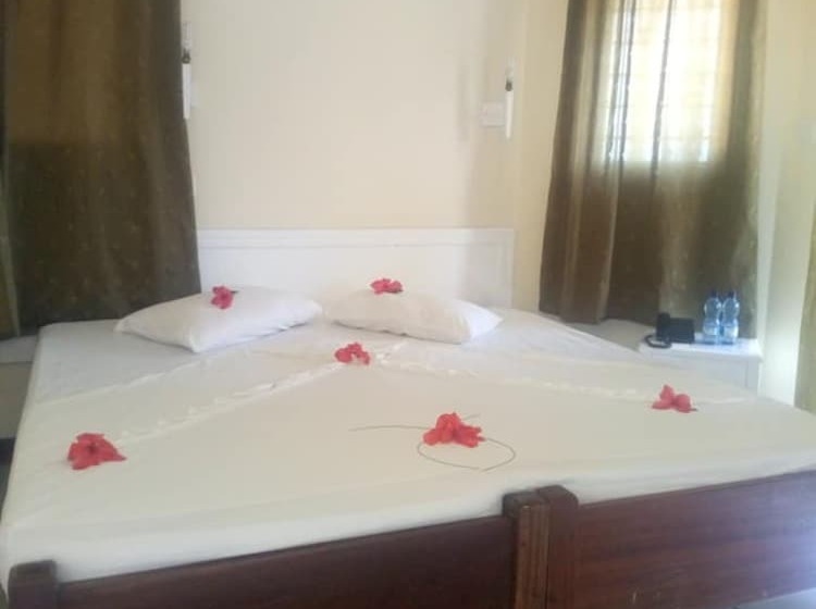 هتل Watamu Adventist Beach Resort