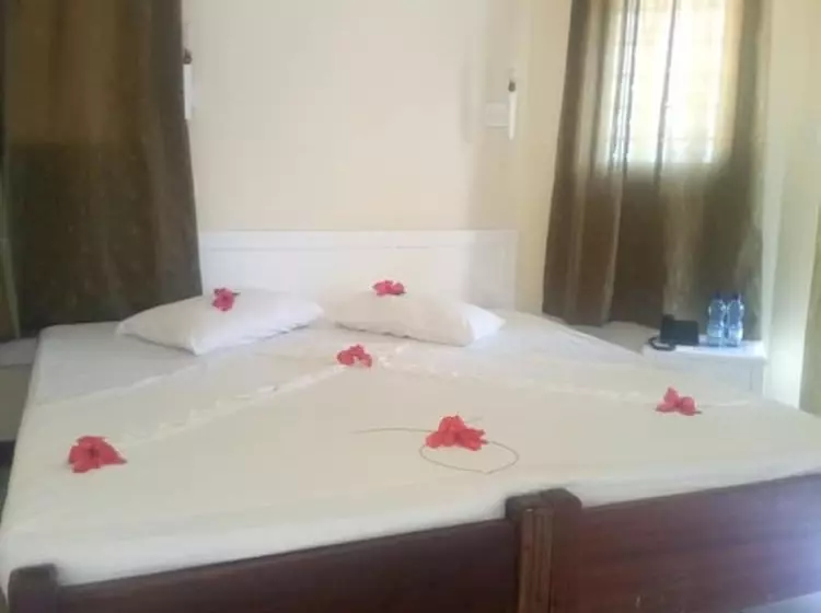 هتل Watamu Adventist Beach Resort