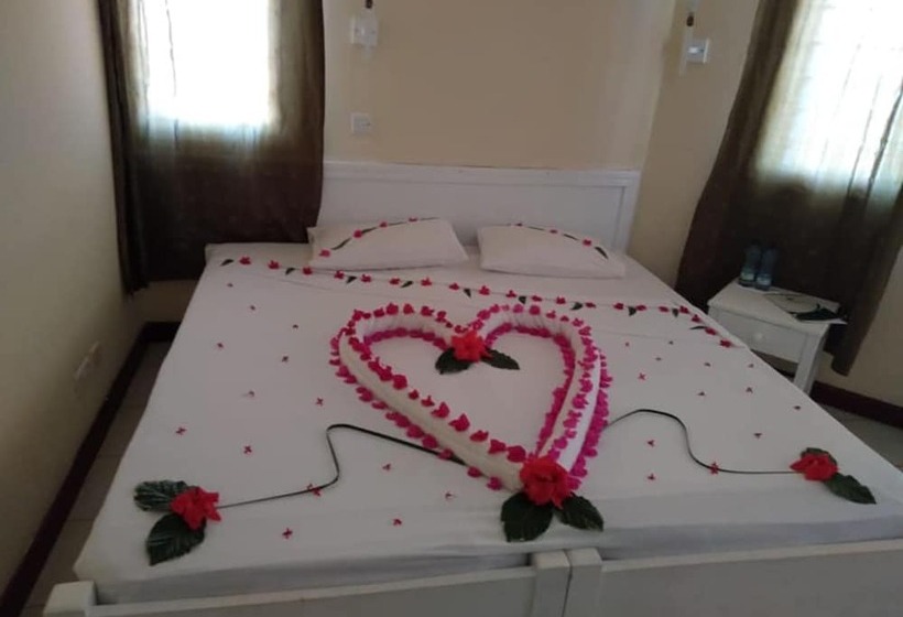 هتل Watamu Adventist Beach Resort