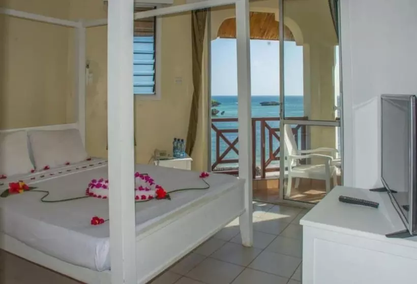 هتل Watamu Adventist Beach Resort