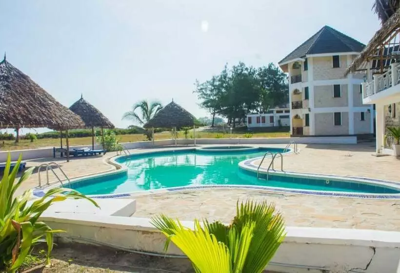 هتل Watamu Adventist Beach Resort