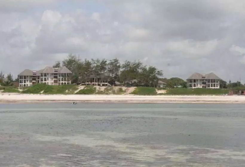 هتل Watamu Adventist Beach Resort