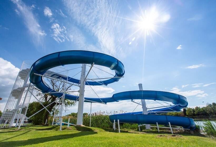 בית מלון כפרי Waterfront Lodge