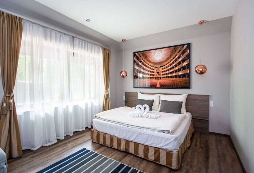 בית מלון כפרי Waterfront Lodge