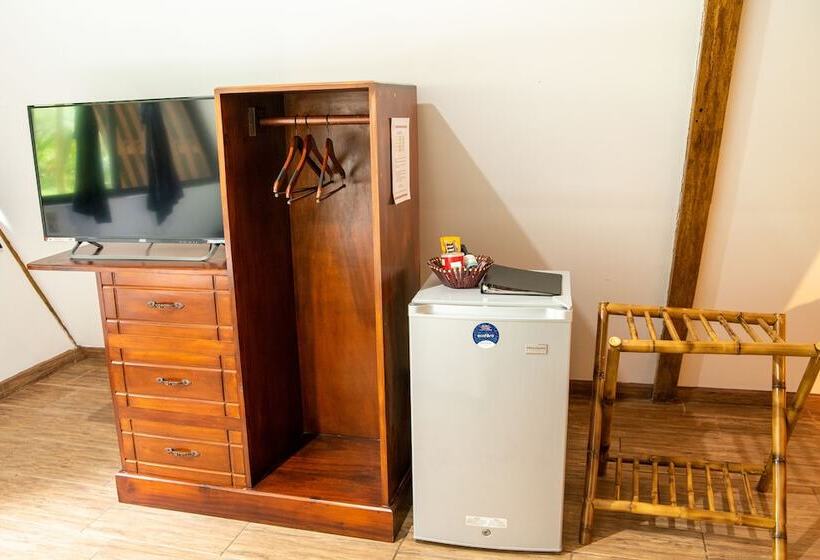 هتل Y Bungalows El Jardín