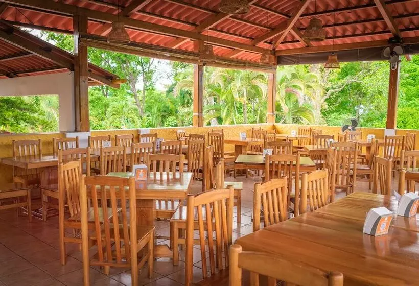 هتل Y Bungalows El Jardín