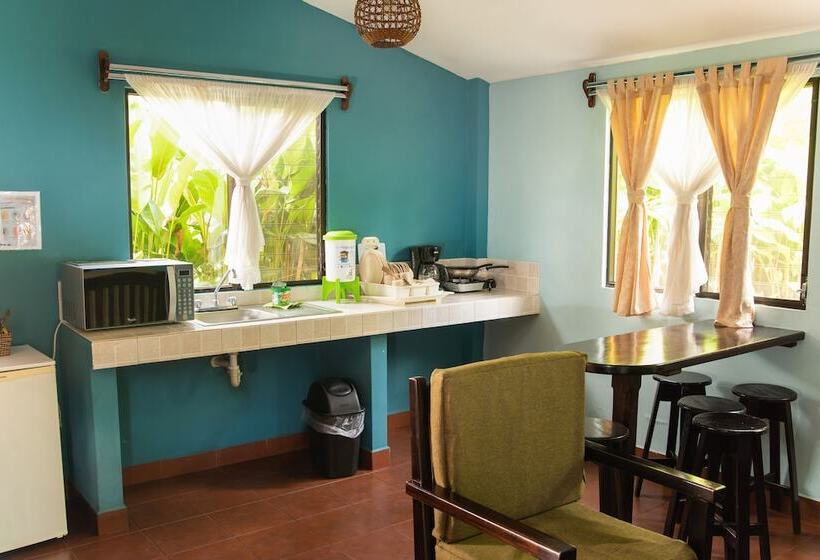 هتل Y Bungalows El Jardín