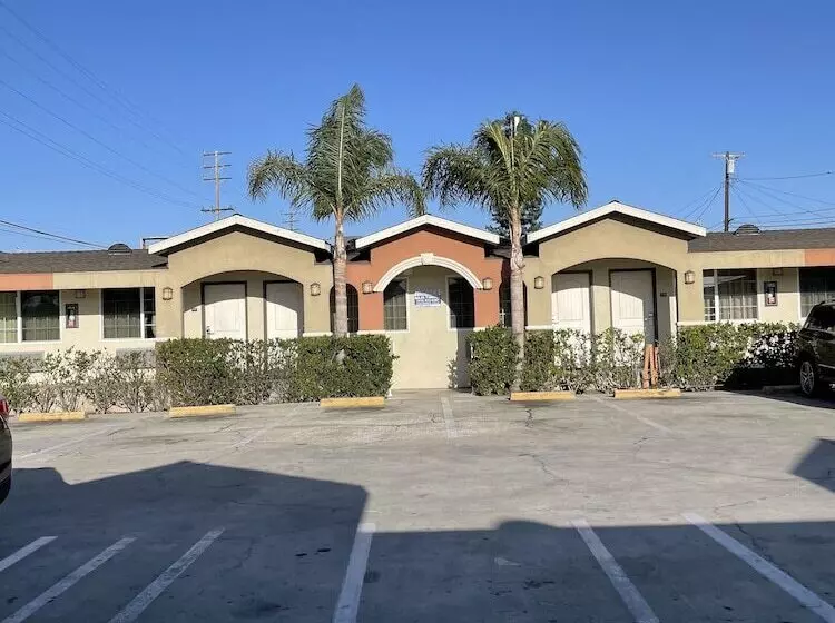 مُتل Villa Inn & Suites