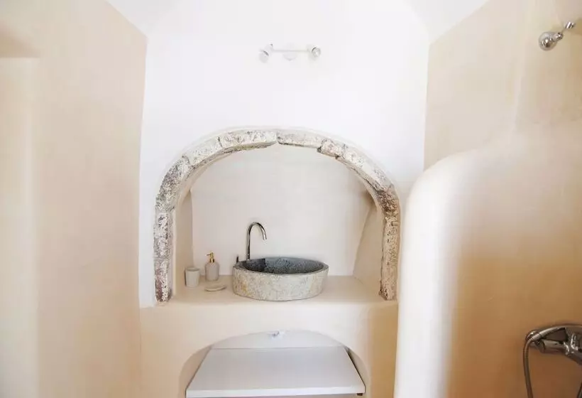 Majatalo White Grape Suites