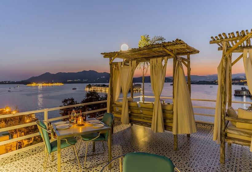 تختخواب و صبحانه Moustache Udaipur Luxuria