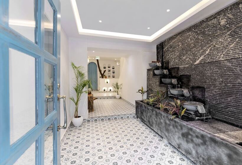 تختخواب و صبحانه Moustache Udaipur Luxuria