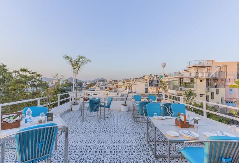 تختخواب و صبحانه Moustache Udaipur Luxuria