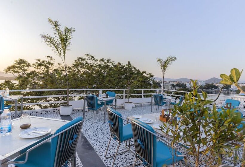 تختخواب و صبحانه Moustache Udaipur Luxuria