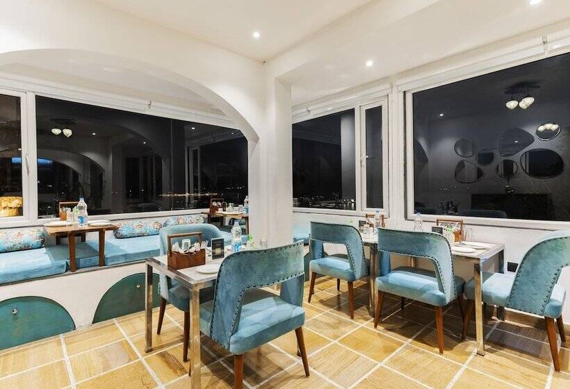 تختخواب و صبحانه Moustache Udaipur Luxuria