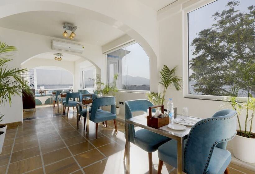 تختخواب و صبحانه Moustache Udaipur Luxuria