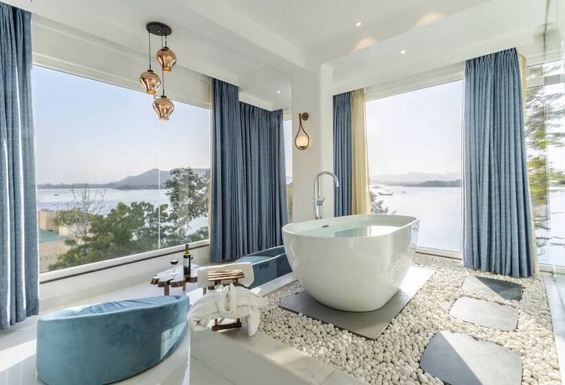 تختخواب و صبحانه Moustache Udaipur Luxuria