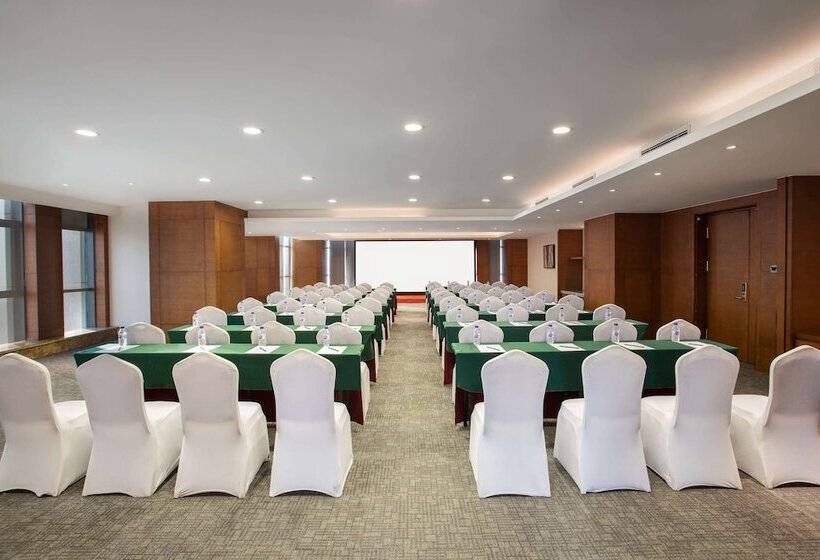 Days Hotel By Wyndham Jilin Railway Station