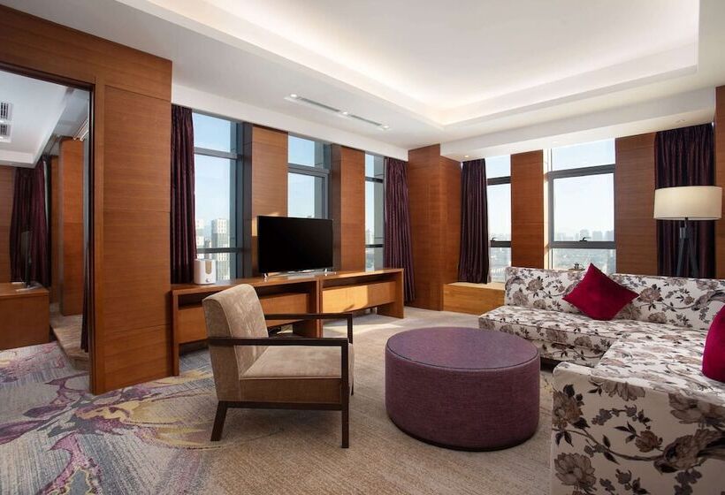 Days Hotel By Wyndham Jilin Railway Station