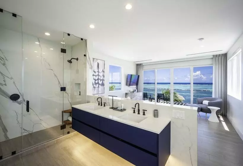 هتل Black Urchin Boutique Resort