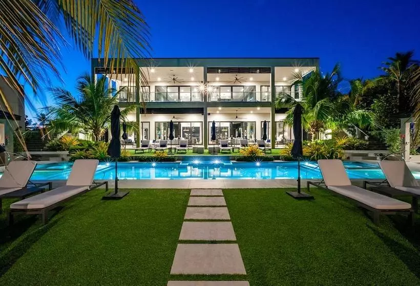 هتل Black Urchin Boutique Resort