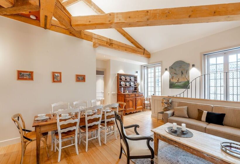 هتل Chateau De Champrenard