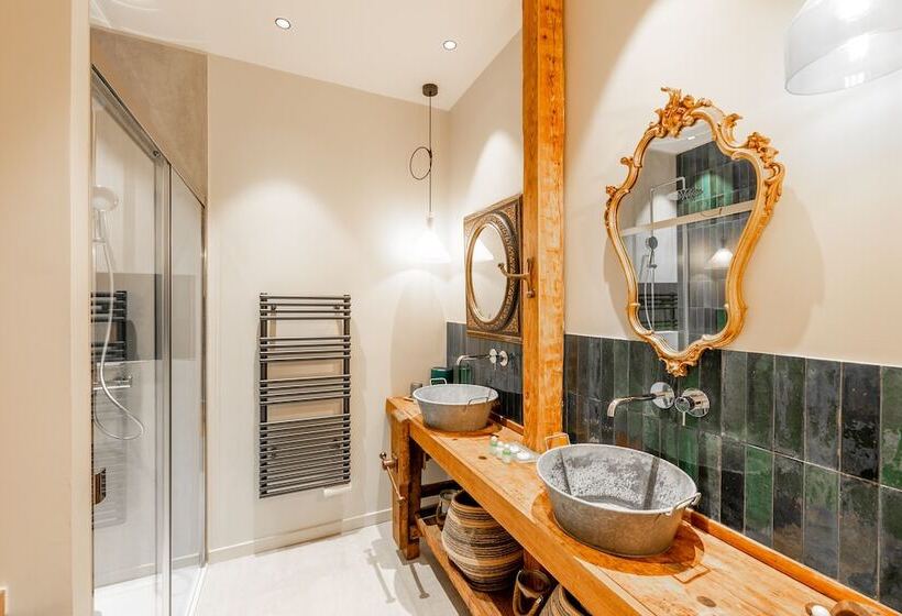 هتل Chateau De Champrenard