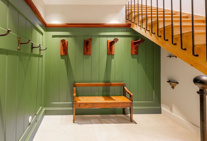 هتل Chateau De Champrenard