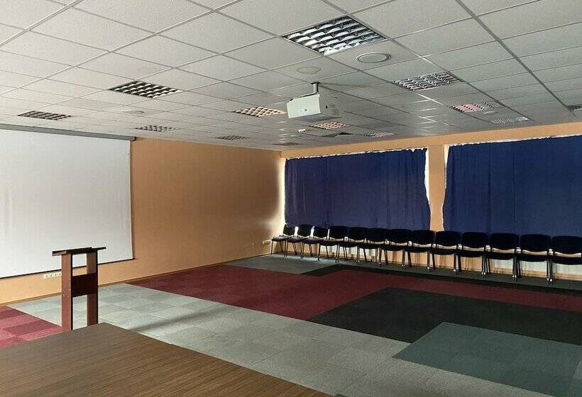 هتل Conference Center And Restaurant Backonys