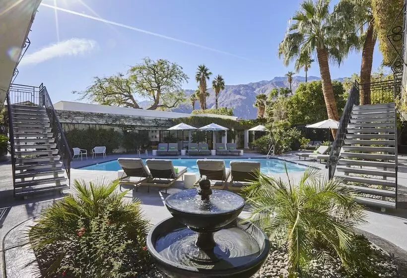 Hotelli Descanso Resort   A Men’s Resort