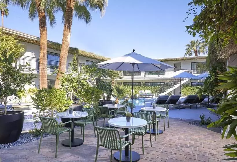 Hotelli Descanso Resort   A Men’s Resort