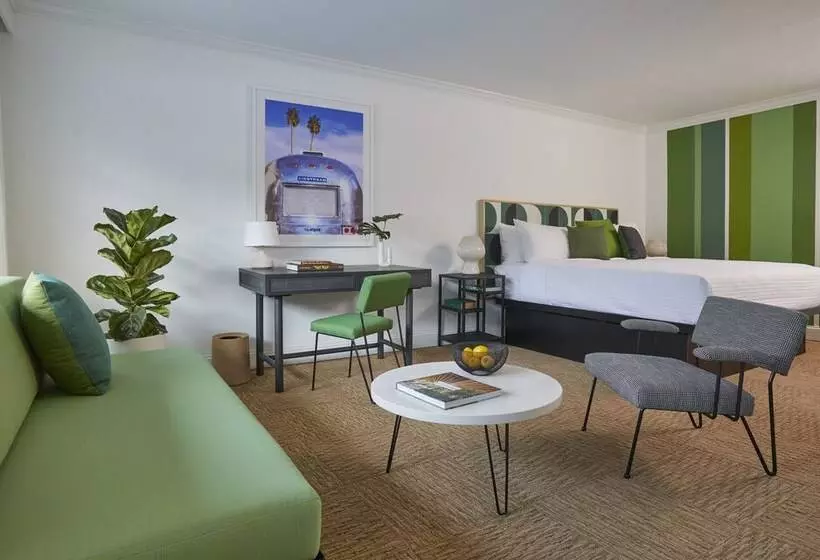 Hotelli Descanso Resort   A Men’s Resort