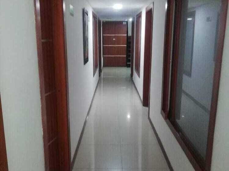 ホテル Embassy On Holidays