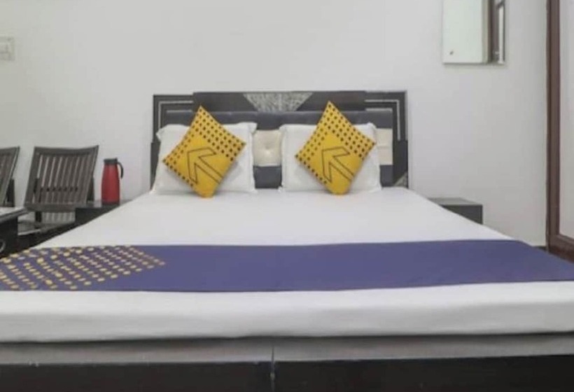 호텔 Goroomgo Madhu Palace Katra