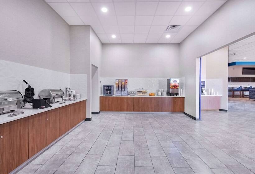 בית מלון כפרי Hawthorn Extended Stay By Wyndham Wichita Airport