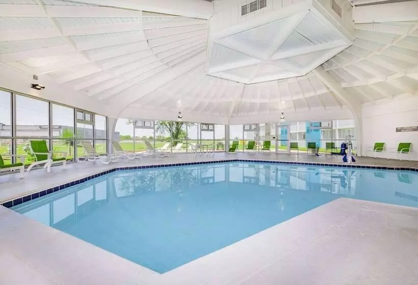 ホテル Hawthorn Extended Stay By Wyndham Wichita Airport