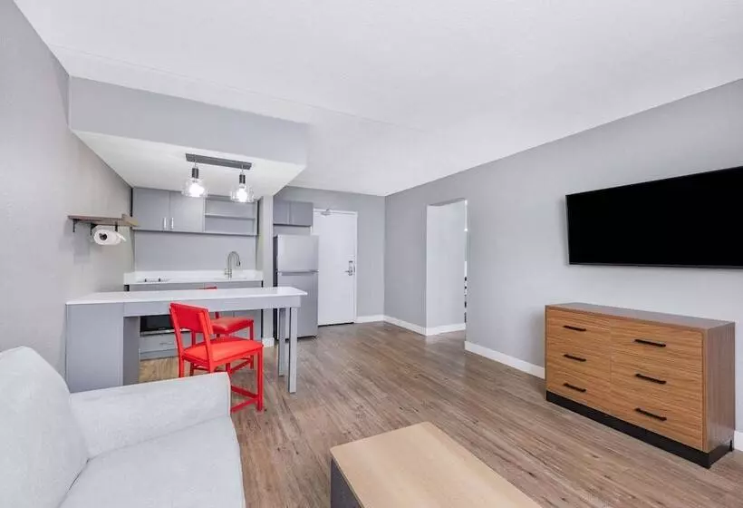 ホテル Hawthorn Extended Stay By Wyndham Wichita Airport