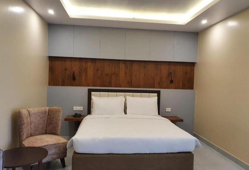 هتل Palm International